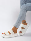 Witte fuzzy slippers dames – comfortabele instap huisslippers - Bakkermode.nl