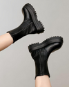 Zwarte kniehoogte laarzen - stijlvolle damesfootwear met chunky zool - Bakkermode.nl