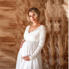 Zwangere maxi-jurk - elegante witte damesgala met kantmouwen