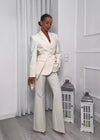 2-delig damespak - getailleerde witte blazer en pantalon - Bakkermode.nl