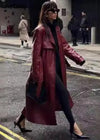 Lange leren trenchcoat - elegante rode damesjas - Bakkermode.nl