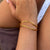 Vrouwen gouden cuff bracelet - stijlvolle open accessoire voor avondkleding