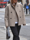 Oversized button-down jas dames - korte beige jas met moderne pasvorm - Bakkermode.nl