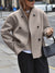 Oversized button-down jas dames - korte beige jas met moderne pasvorm - Bakkermode.nl