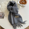 Luxe wollen sjaal - zachte dames wrap met franjes - Bakkermode.nl