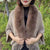 Luxe gebreide poncho met nepbont kraag - elegante wintermode voor dames