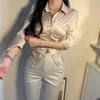 Champagnekleurige satijnen blouse met ruches - Bakkermode.nl