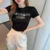 Casual korte top met "mastermind loves" tekst - Bakkermode.nl
