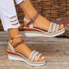 Elegante witte wedgesandalen voor vrouwen - stijlvolle hoogte voor casual en chique gelegenheden
