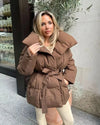 Gewatteerde jas met ceintuur voor dames - warme bruine jas met oversized kraag - Bakkermode.nl