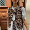 Mouwloos Vest met Luipaardprint en Striksluiting - Bakkermode.nl
