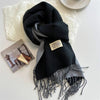 Luxe wollen sjaal - zachte dames wrap met franjes - Bakkermode.nl