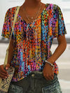 Dames v-hals t-shirt - kleurrijke abstracte print