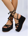 Zwarte vetersandalen met sleehak - Bakkermode.nl