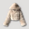 Cropped hoodie van imitatiebont - luxe dames jas met ritssluiting - Bakkermode.nl