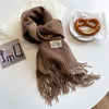Luxe wollen sjaal - zachte dames wrap met franjes - Bakkermode.nl