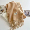 Luxe wollen sjaal - zachte dames wrap met franjes - Bakkermode.nl