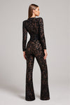 Dames jumpsuit van kant - elegante avondmode met uitlopende broekspijpen en stijlvolle lange mouwen