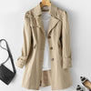 Trenchcoat - elegante dames met dubbele rij knopen
