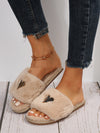 Fluffy pantoffels - dames huis slippers met hartdetail en open teen - Bakkermode.nl