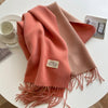 Luxe wollen sjaal - zachte dames wrap met franjes - Bakkermode.nl