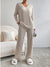 2-delige lounge set - ribgebreide beige set met V-hals trui en wijde broek - Bakkermode.nl