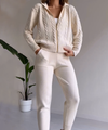 2-delige gebreide lounge set - trendy hoodie en joggingset voor dames - Bakkermode.nl