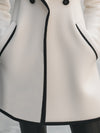 Dubbelzijdige duster - elegante damesjas met zwarte accenten