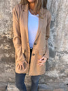 Lange suède blazer voor dames - getailleerde camelkleurige jas met knopen en zakken - Bakkermode.nl