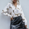 Satin blouse - moderne witte damesblouse met magnoliapatroon